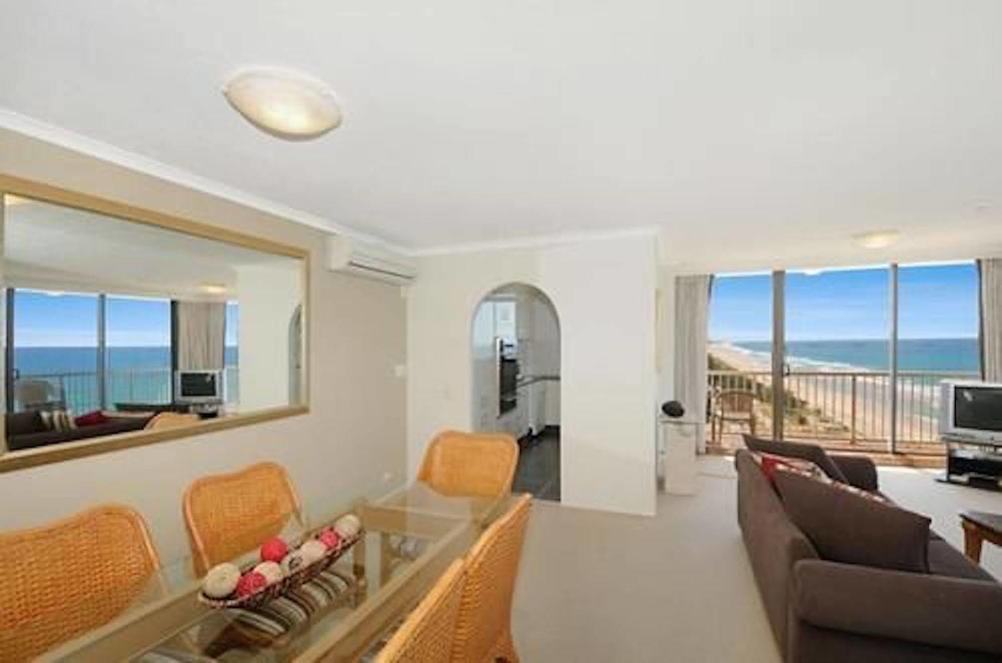 Boulevard Towers On Broadbeach Gold Coast Exterior photo