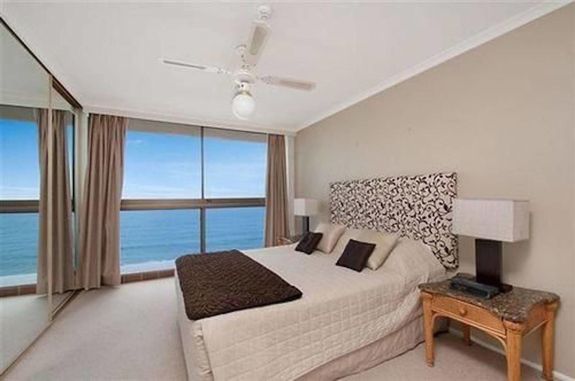 Boulevard Towers On Broadbeach Gold Coast Exterior photo